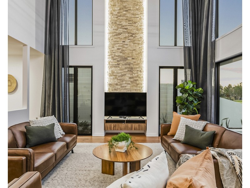 9214 Peter Senior Drive, Hope Island QLD 4212