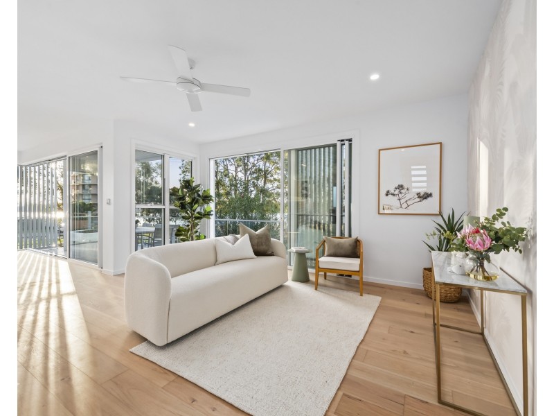 2-4/3 Esplanade West, Paradise Point QLD 4216