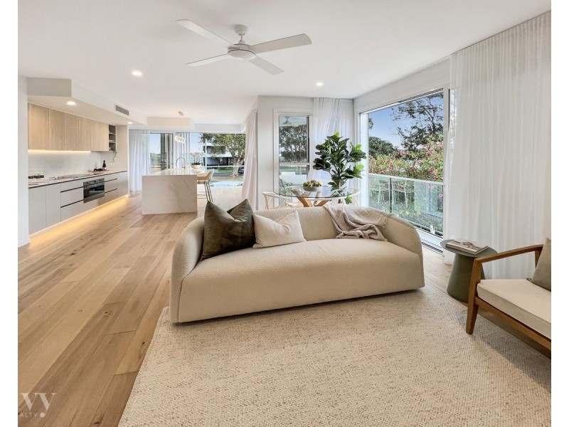 2-4/3 Esplanade West, Paradise Point QLD 4216