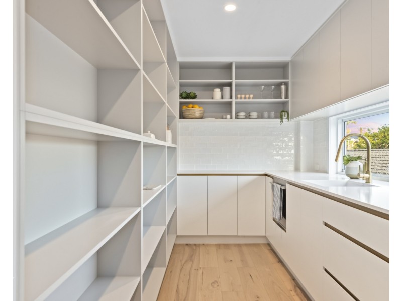 2-4/3 Esplanade West, Paradise Point QLD 4216