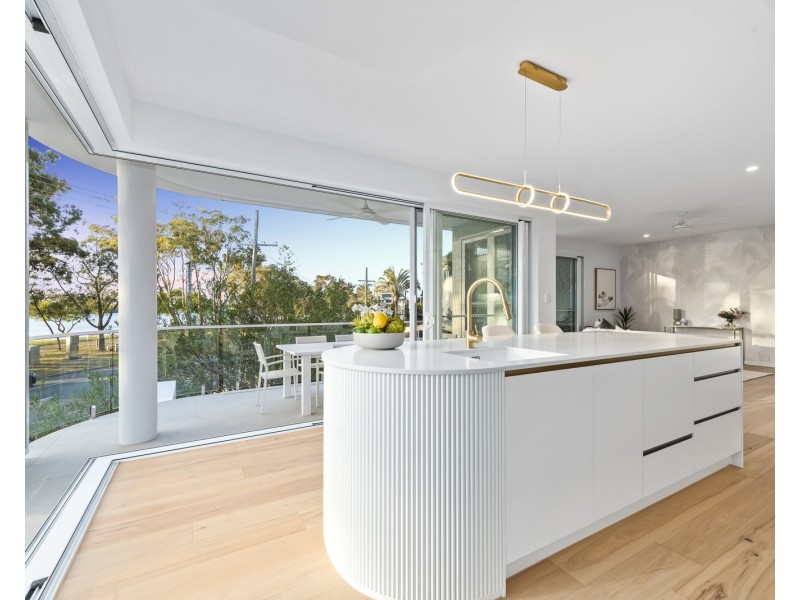 2-4/3 Esplanade West, Paradise Point QLD 4216