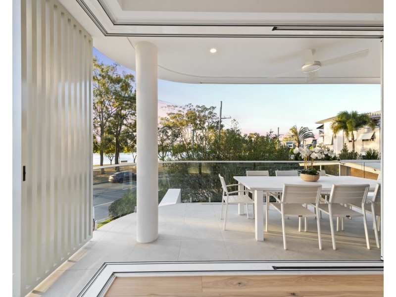 2-4/3 Esplanade West, Paradise Point QLD 4216