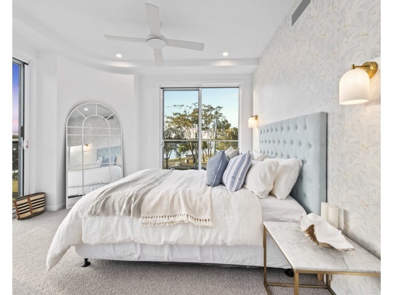 2-4/3 Esplanade West, Paradise Point QLD 4216