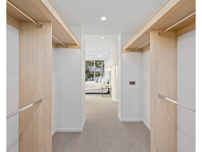 2-4/3 Esplanade West, Paradise Point QLD 4216