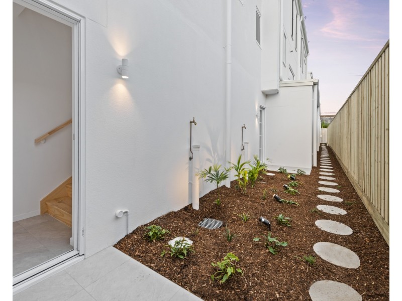 2-4/3 Esplanade West, Paradise Point QLD 4216