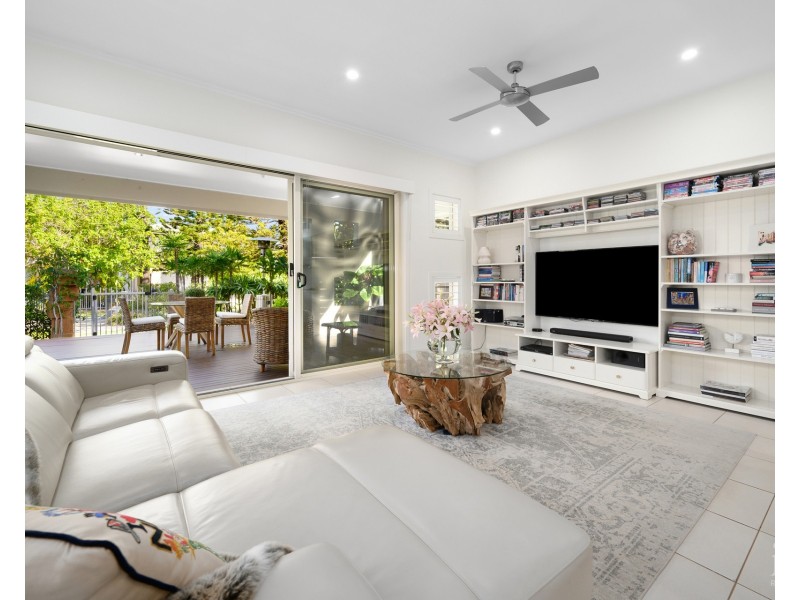 6016 Calardo Avenue, Hope Island QLD 4212
