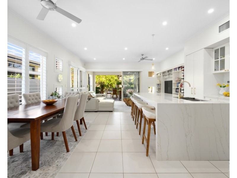 6016 Calardo Avenue, Hope Island QLD 4212