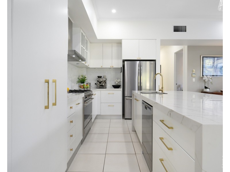6016 Calardo Avenue, Hope Island QLD 4212