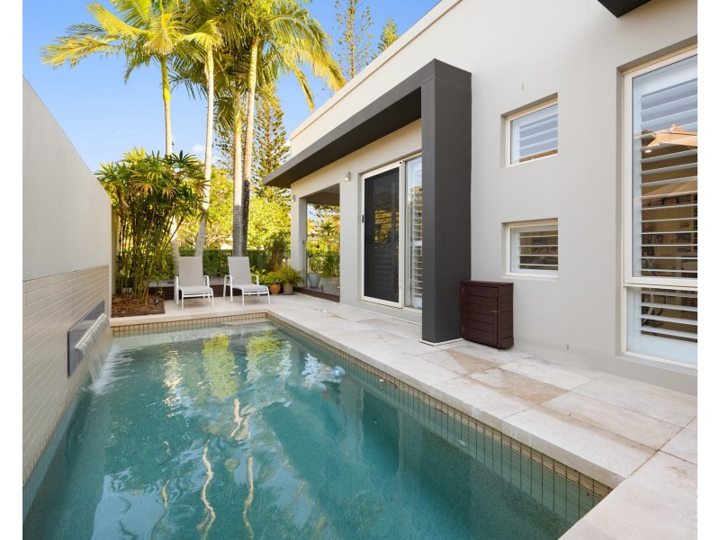 6016 Calardo Avenue, Hope Island QLD 4212