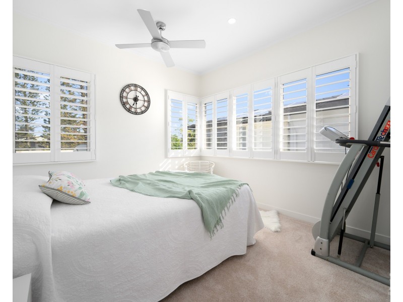 6016 Calardo Avenue, Hope Island QLD 4212