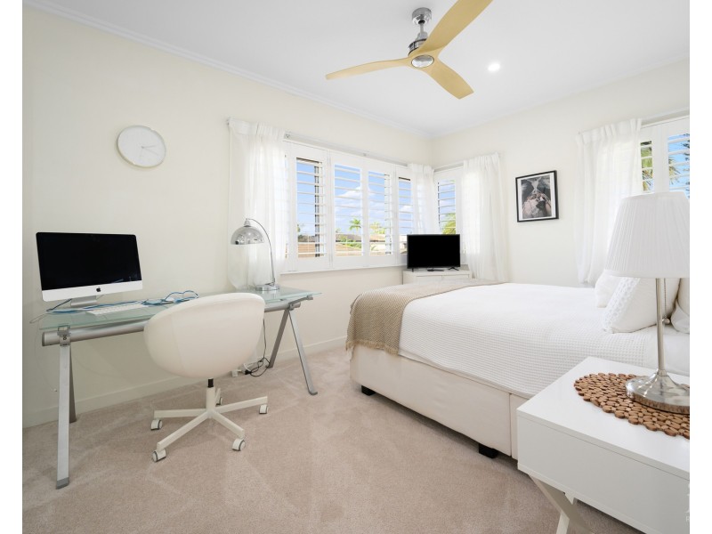 6016 Calardo Avenue, Hope Island QLD 4212