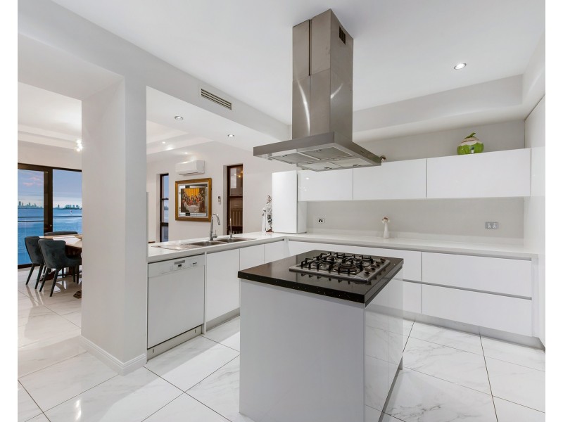 23 King Arthurs Court, Sovereign Islands QLD 4216