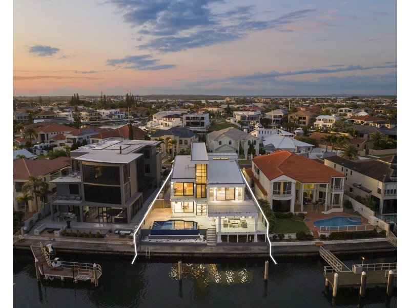 23 King Arthurs Court, Sovereign Islands QLD 4216