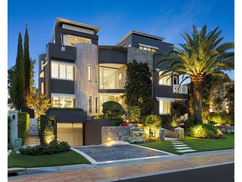 18 Knightsbridge Parade East, Sovereign Islands QLD 4216