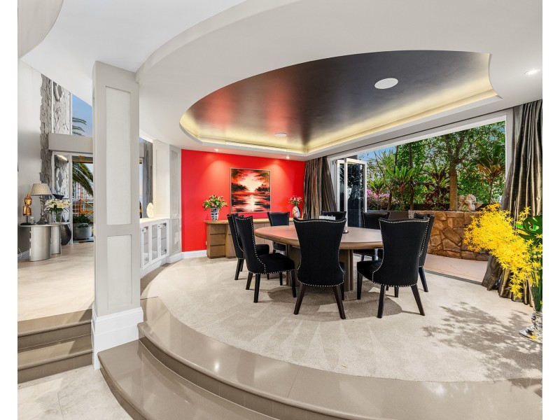 18 Knightsbridge Parade East, Sovereign Islands QLD 4216