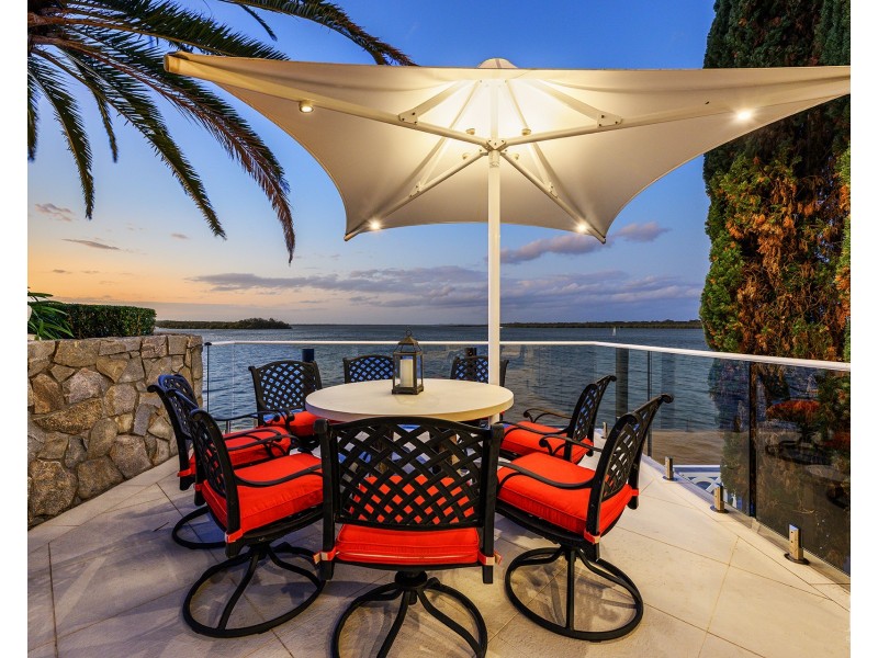 18 Knightsbridge Parade East, Sovereign Islands QLD 4216