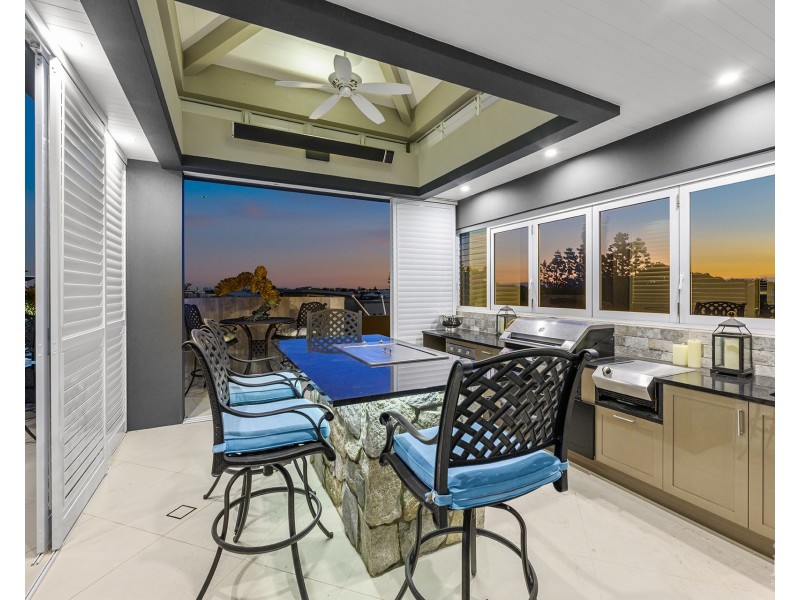 18 Knightsbridge Parade East, Sovereign Islands QLD 4216