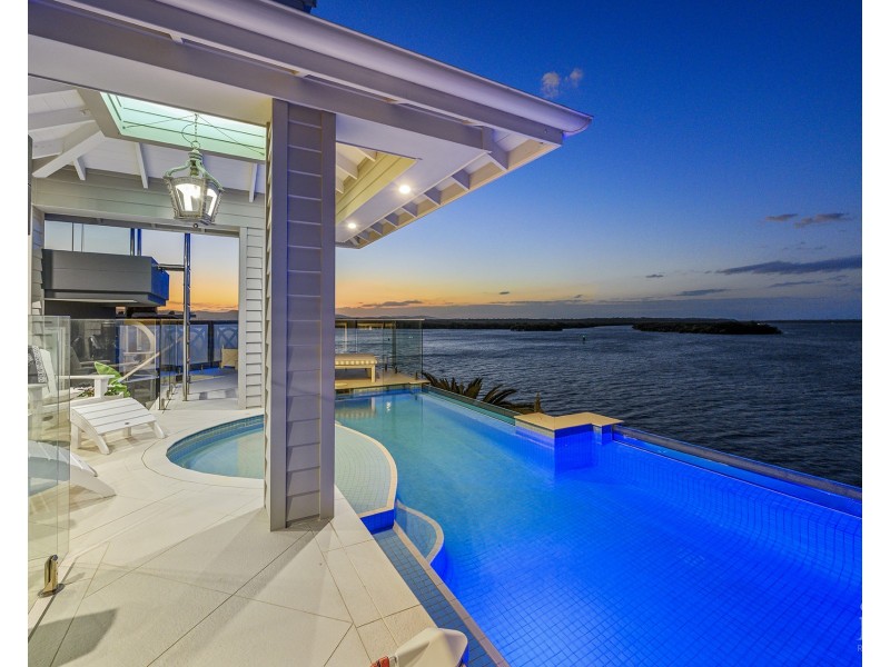 18 Knightsbridge Parade East, Sovereign Islands QLD 4216