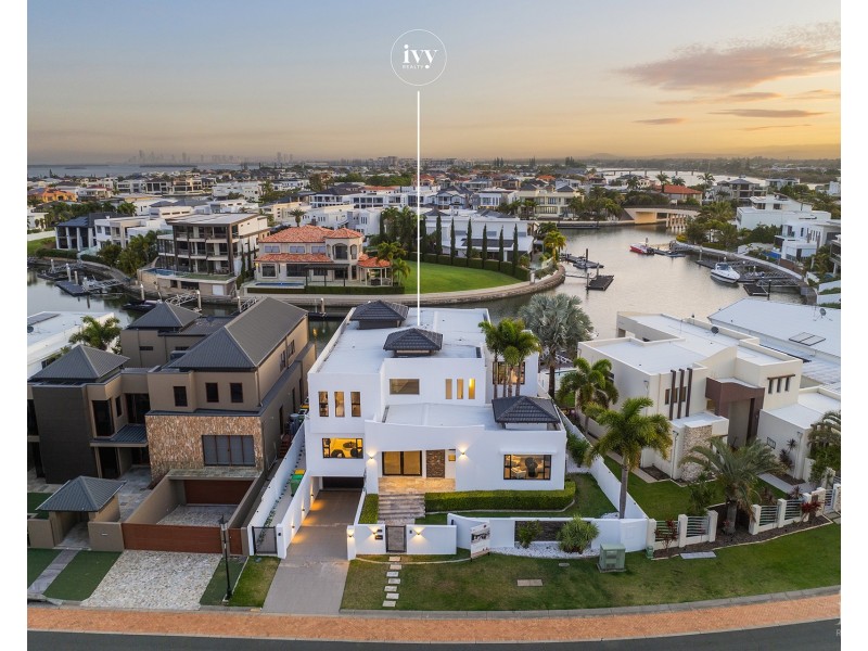 5 Royal Albert Crescent, Sovereign Islands QLD 4216