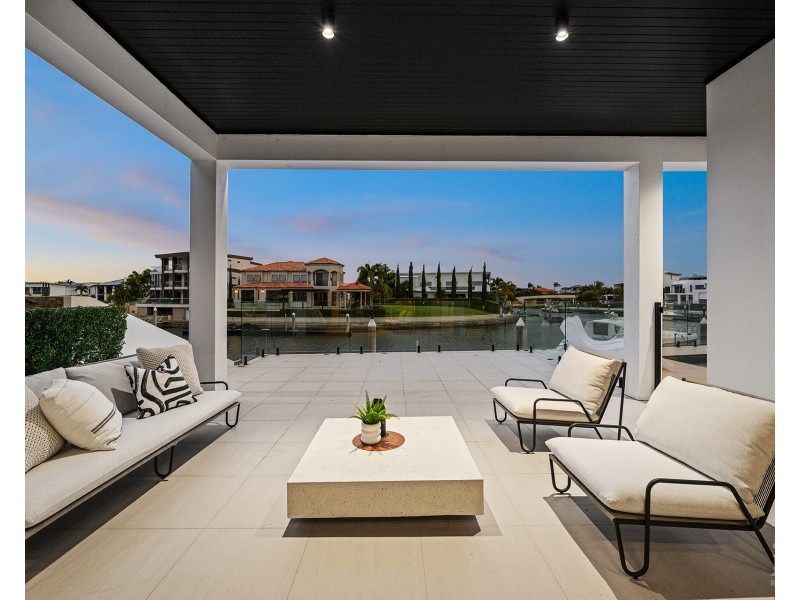 5 Royal Albert Crescent, Sovereign Islands QLD 4216