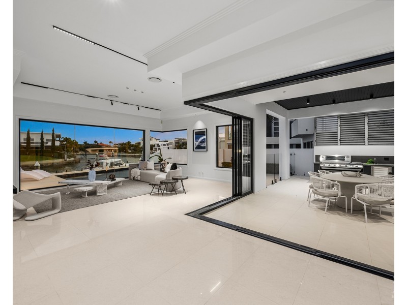 5 Royal Albert Crescent, Sovereign Islands QLD 4216