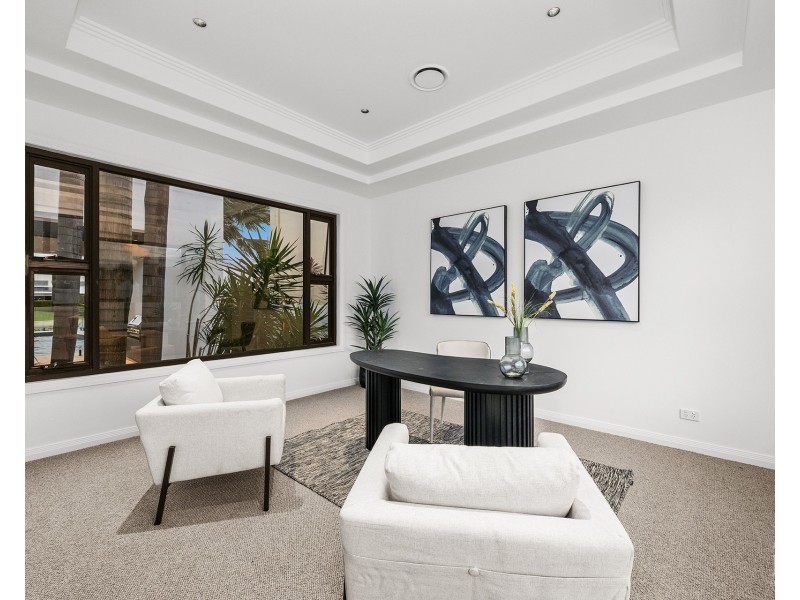 5 Royal Albert Crescent, Sovereign Islands QLD 4216