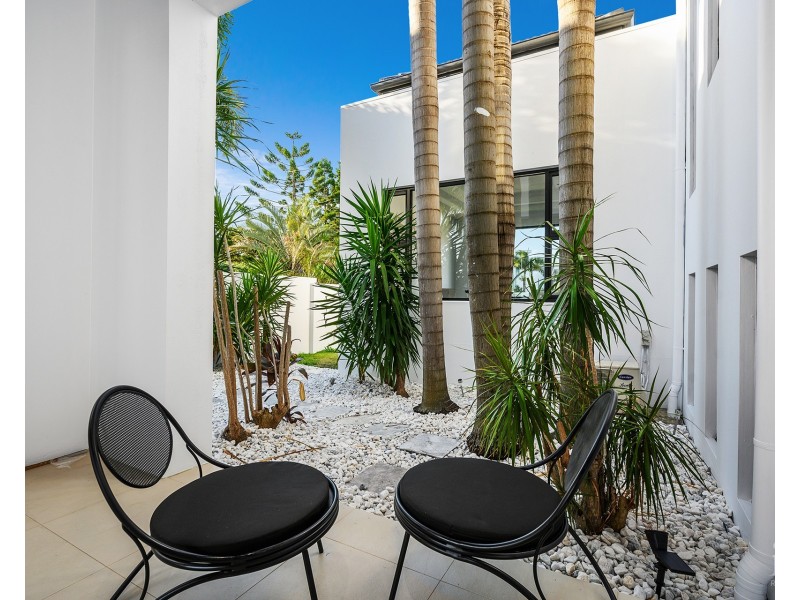 5 Royal Albert Crescent, Sovereign Islands QLD 4216