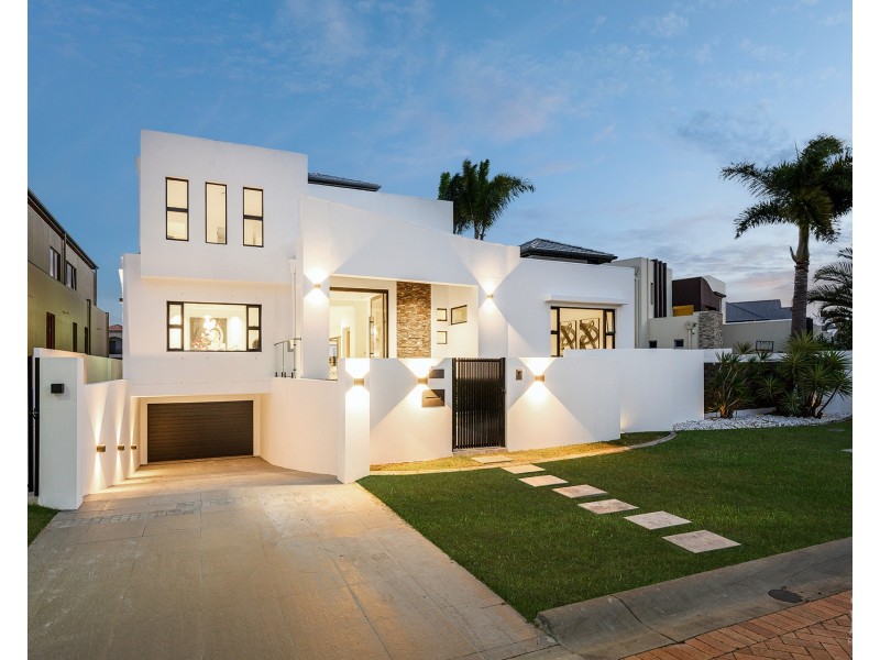 5 Royal Albert Crescent, Sovereign Islands QLD 4216