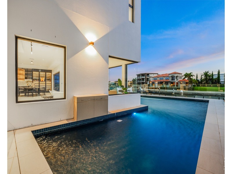 5 Royal Albert Crescent, Sovereign Islands QLD 4216