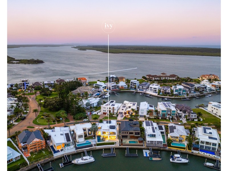 5 Royal Albert Crescent, Sovereign Islands QLD 4216