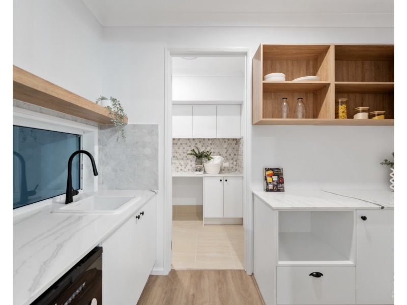 57 Lake Serenity Boulevard, Helensvale QLD 4212