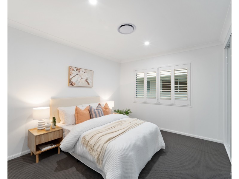 57 Lake Serenity Boulevard, Helensvale QLD 4212