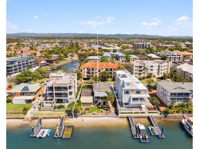 13 Canal Avenue, Runaway Bay QLD 4216