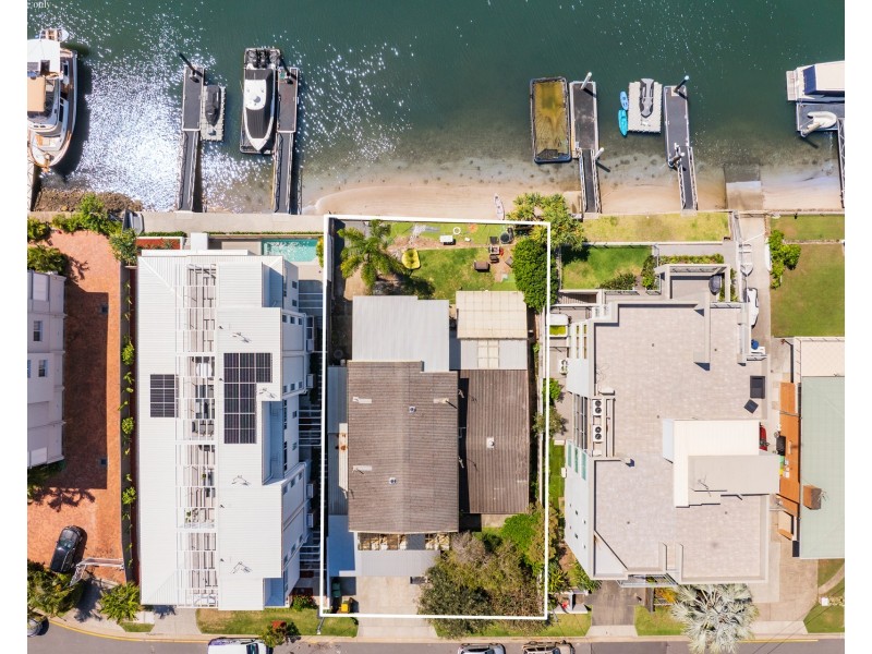 13 Canal Avenue, Runaway Bay QLD 4216