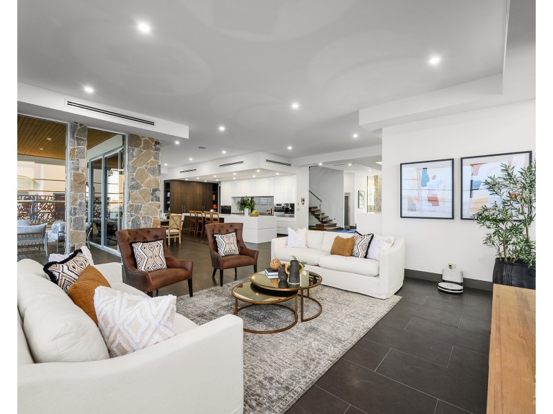 3  Parklane Terrace, Sovereign Islands QLD 4216