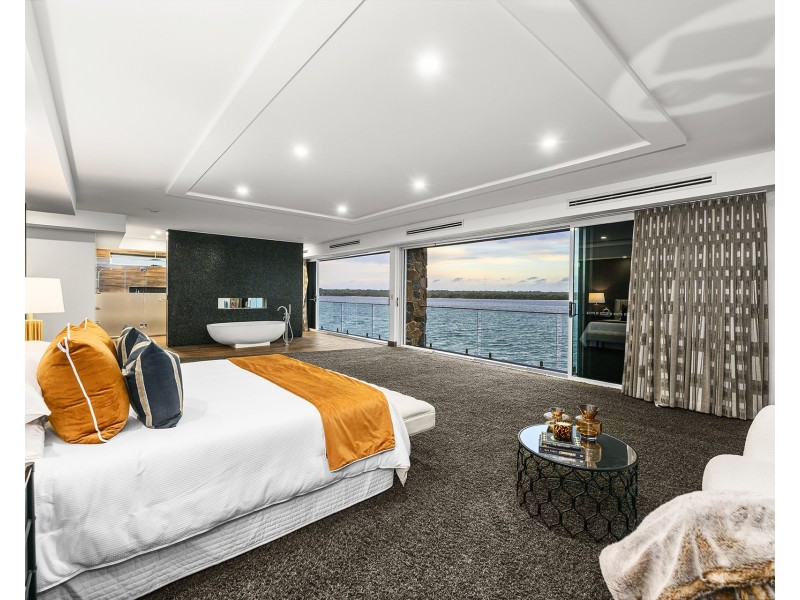 3  Parklane Terrace, Sovereign Islands QLD 4216