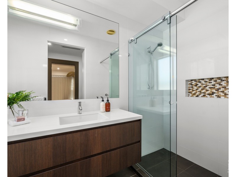 3  Parklane Terrace, Sovereign Islands QLD 4216