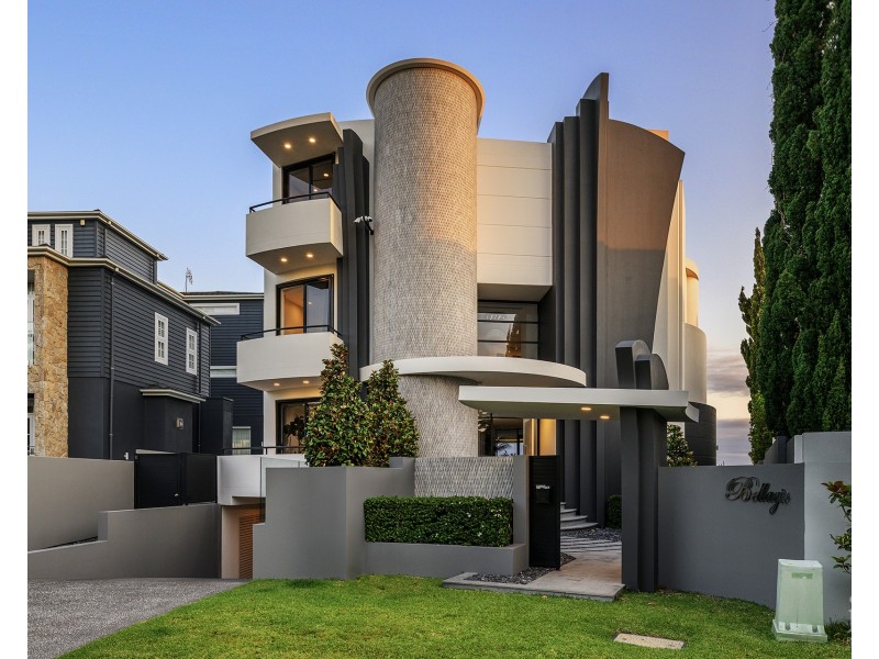 26 Hampton Court, Sovereign Islands QLD 4216