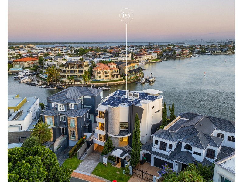 26 Hampton Court, Sovereign Islands QLD 4216