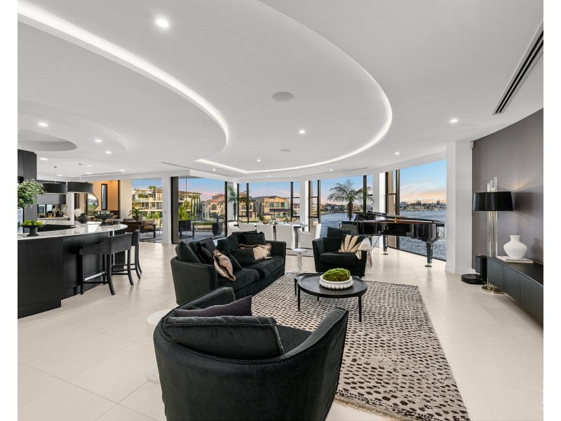 26 Hampton Court, Sovereign Islands QLD 4216