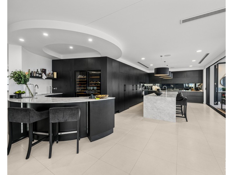 26 Hampton Court, Sovereign Islands QLD 4216