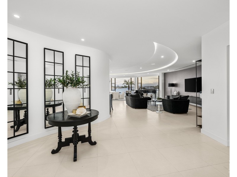 26 Hampton Court, Sovereign Islands QLD 4216