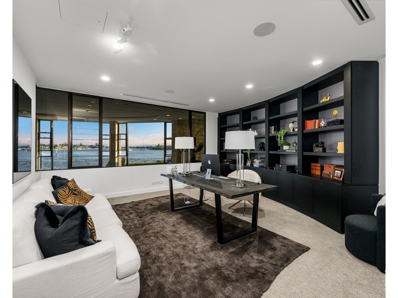 26 Hampton Court, Sovereign Islands QLD 4216