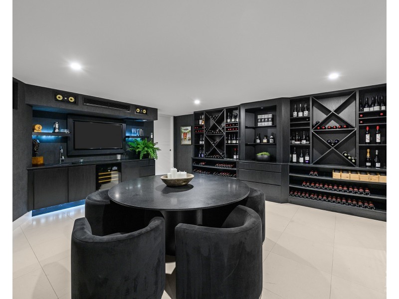 26 Hampton Court, Sovereign Islands QLD 4216