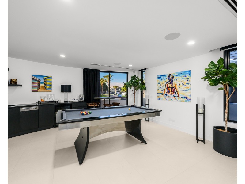 26 Hampton Court, Sovereign Islands QLD 4216