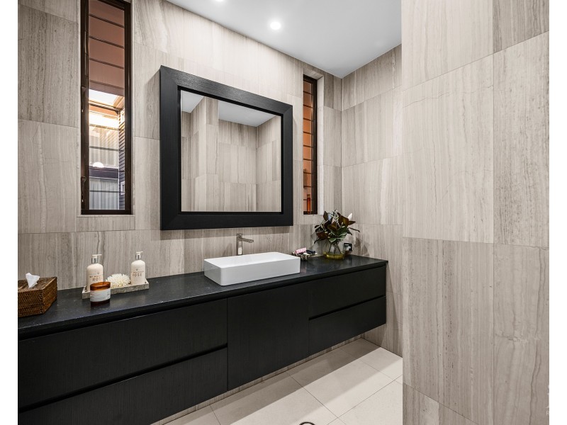 26 Hampton Court, Sovereign Islands QLD 4216