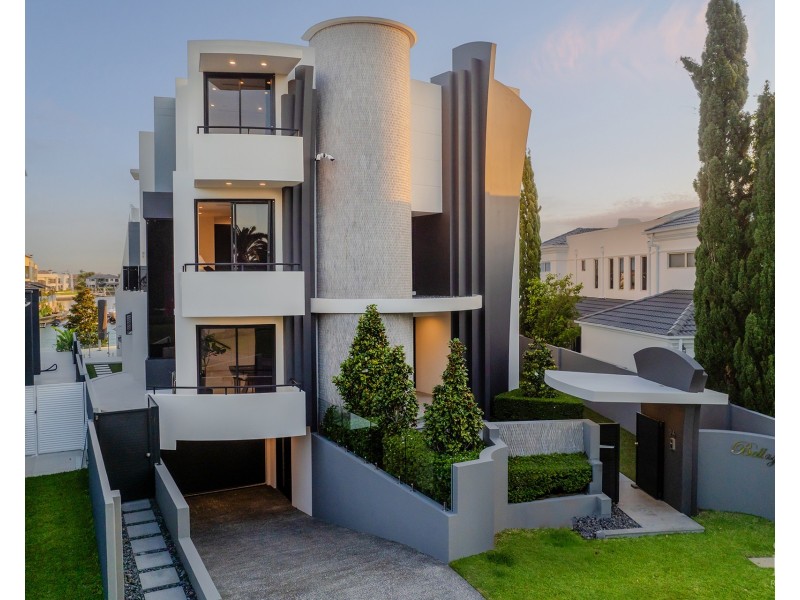 26 Hampton Court, Sovereign Islands QLD 4216