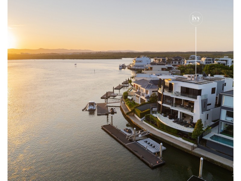 26 Hampton Court, Sovereign Islands QLD 4216