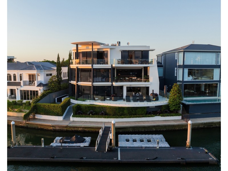 26 Hampton Court, Sovereign Islands QLD 4216