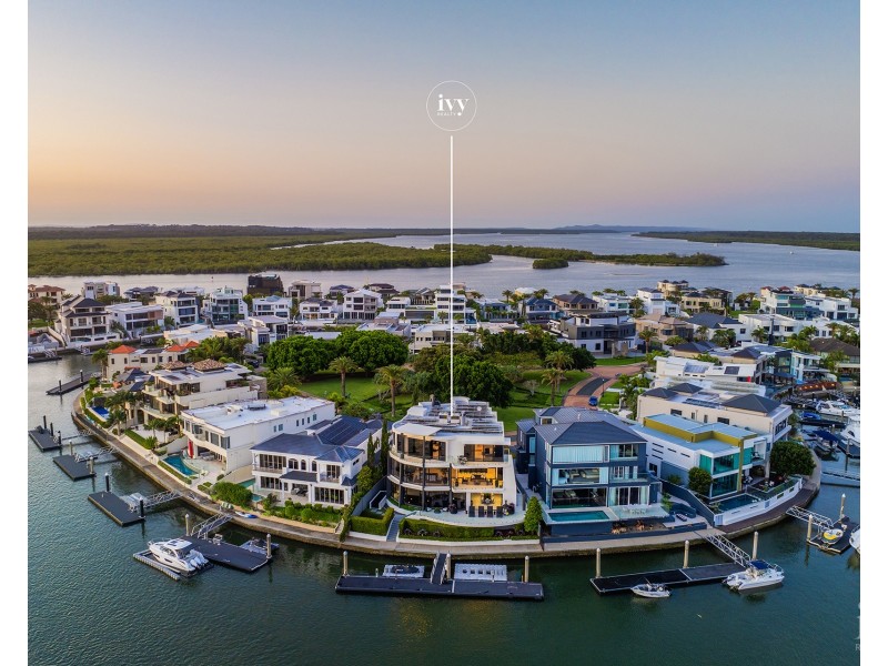 26 Hampton Court, Sovereign Islands QLD 4216